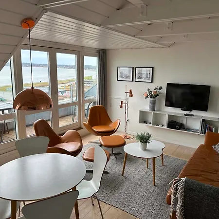 Panoramaudsigt Og Swimmingpool Midt I Daire Ebeltoft